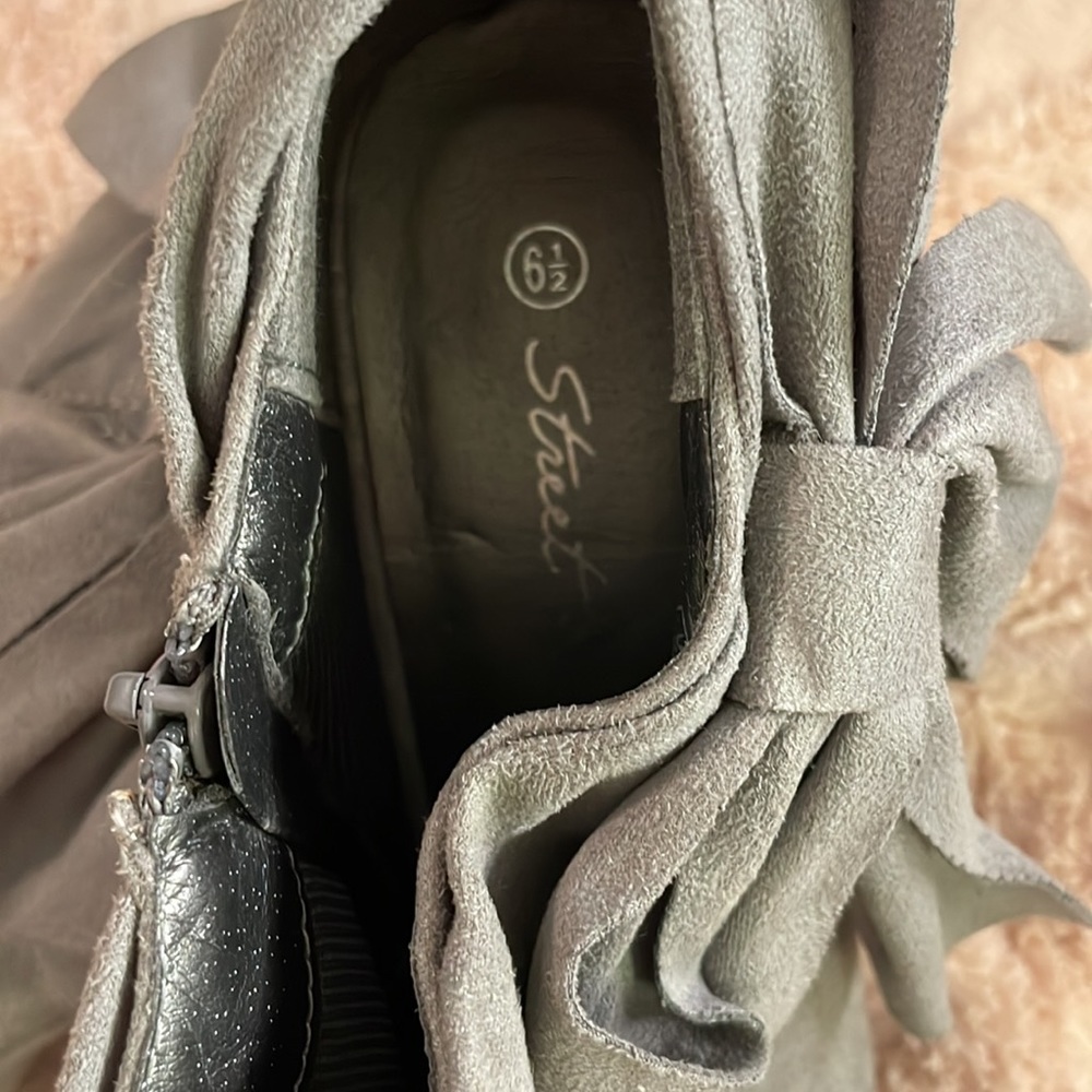 Gray Bows Ankle Booties - Picture 8 of 9